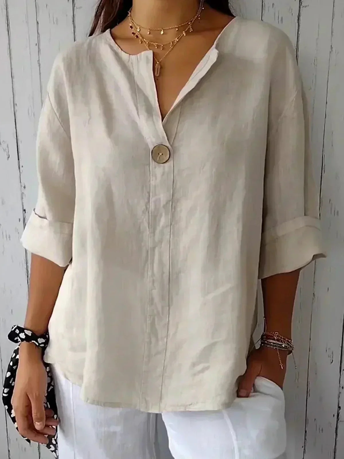 Luna | Blusa Feminina Decote V com Botão