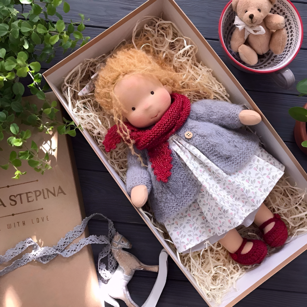 Ivy | Boneca Waldorf Artesanal Algodão Lã