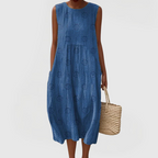 Vestido Feminino sem Mangas com Bordado e Bolsos