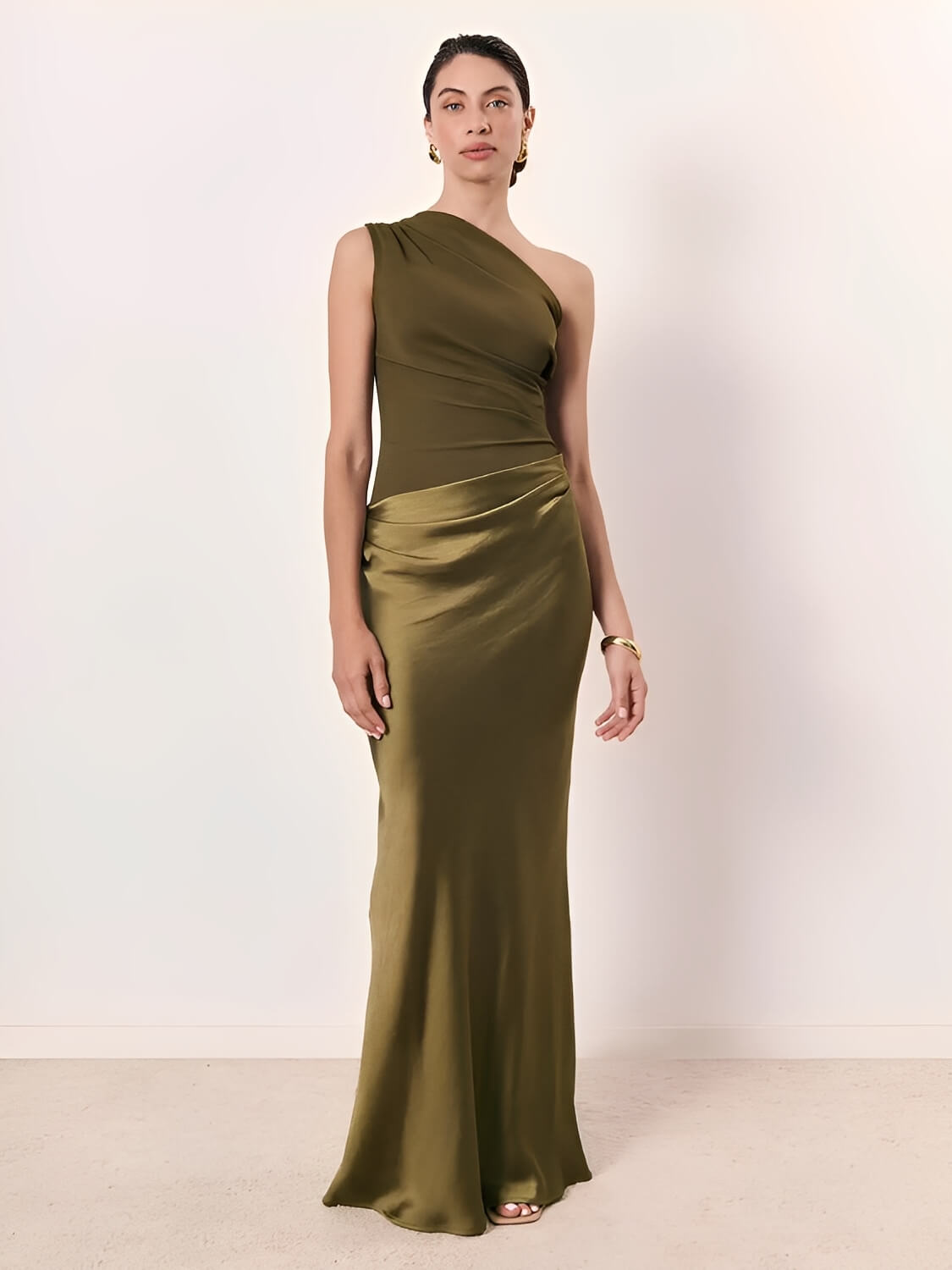 Vestido Longo Acetinado Decote Diagonal Ombro Único | Elegância Sofisticada