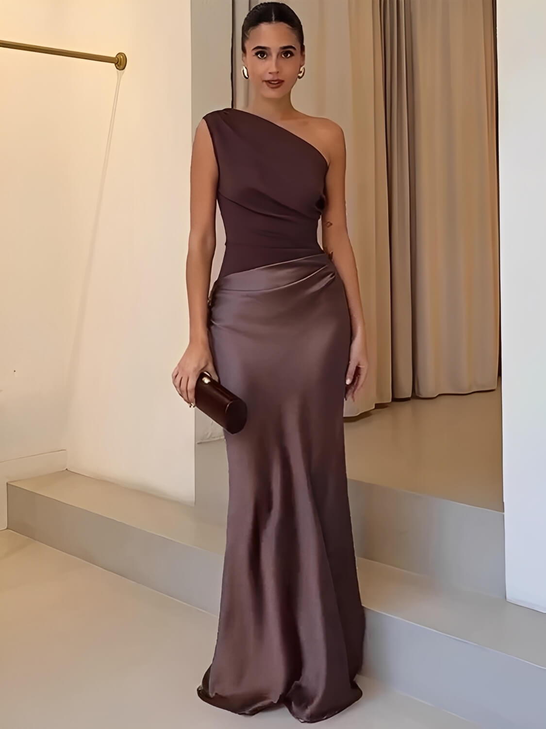 Vestido Longo Acetinado Decote Diagonal Ombro Único | Elegância Sofisticada