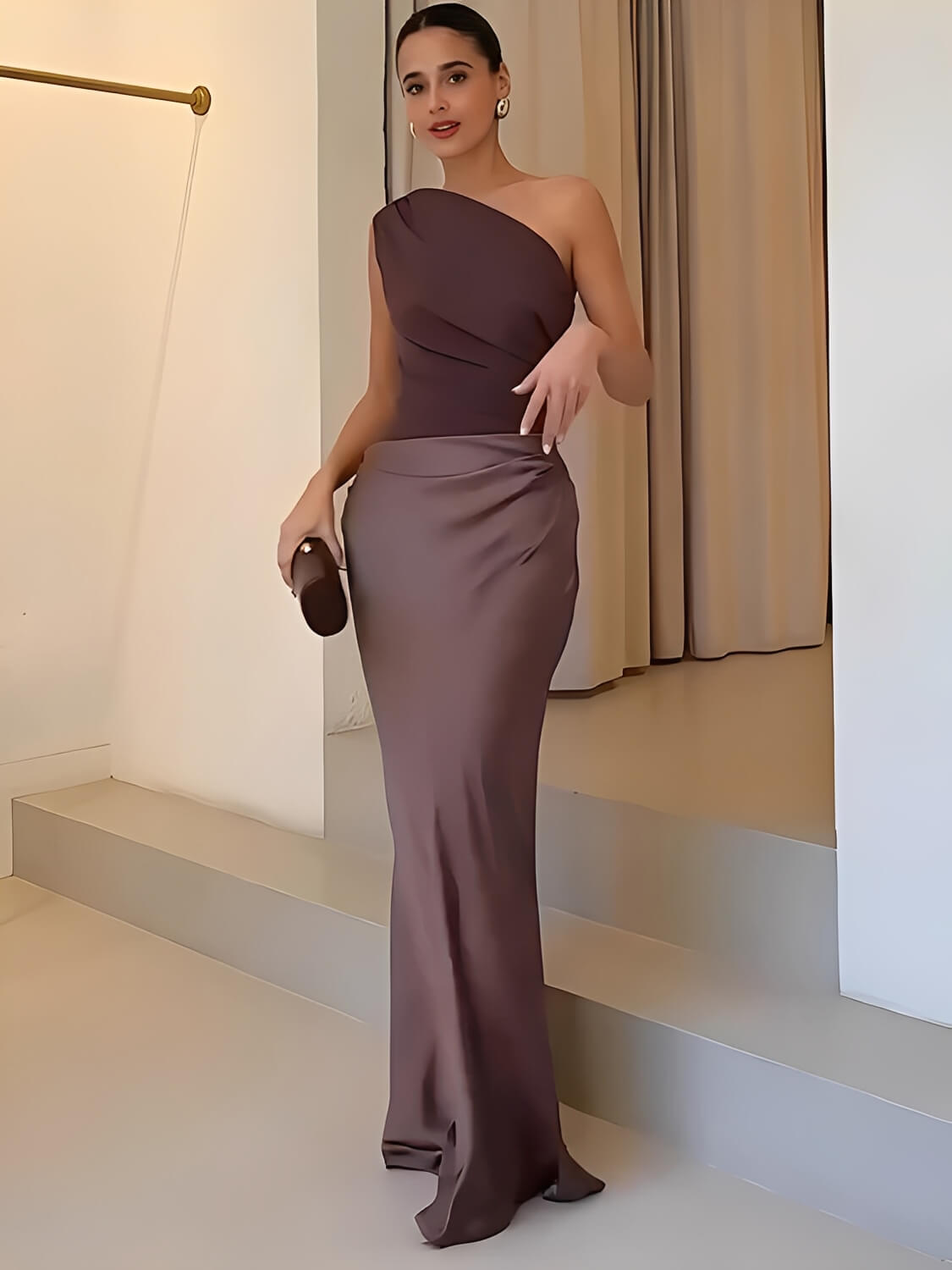 Vestido Longo Acetinado Decote Diagonal Ombro Único | Elegância Sofisticada
