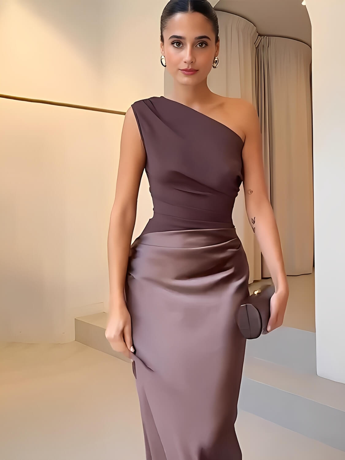 Vestido Longo Acetinado Decote Diagonal Ombro Único | Elegância Sofisticada