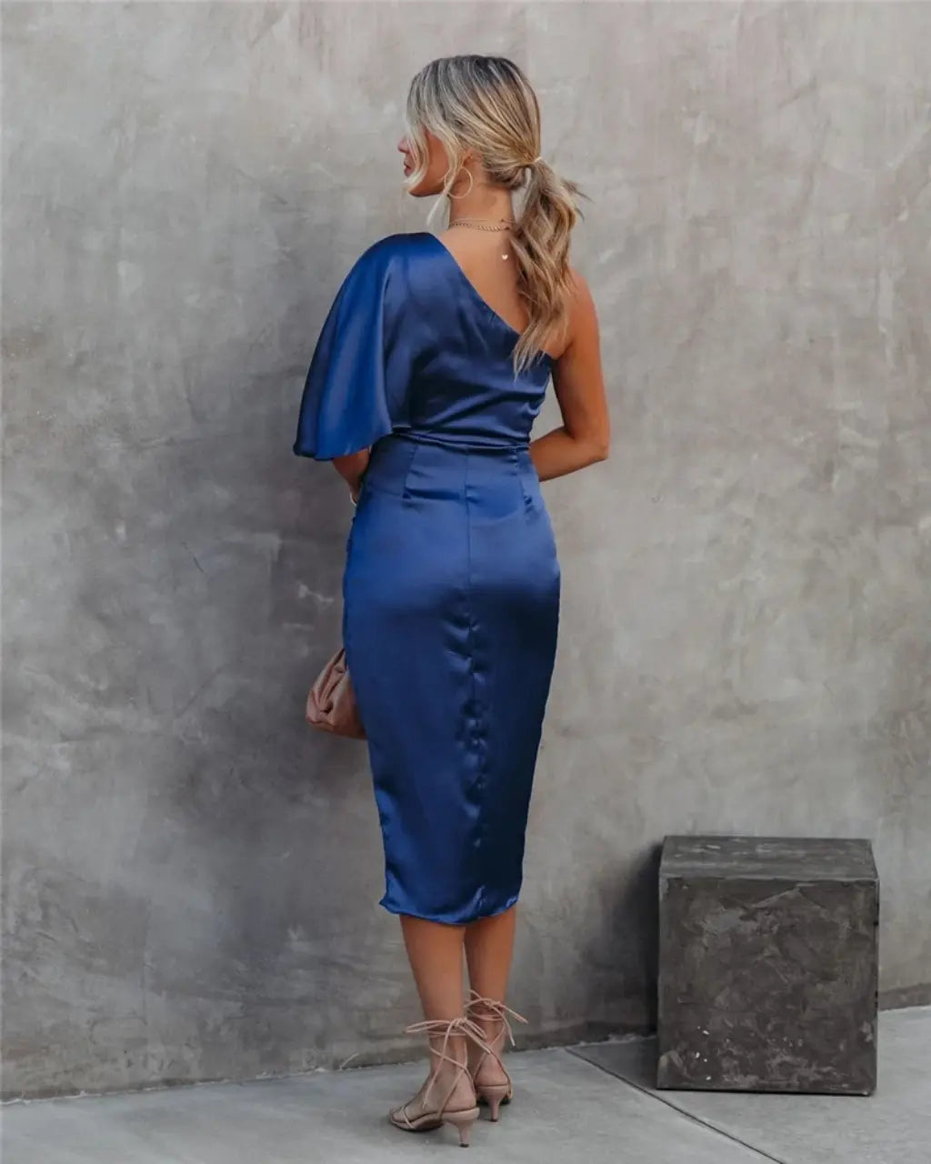 Jade | Vestido Midi Assimétrico Drapejado Feminino Ombro a Nu