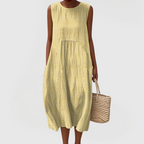 Vestido Feminino sem Mangas com Bordado e Bolsos