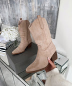 Botas Cowboy Beige | Conforto Médio, Camurça Vegana