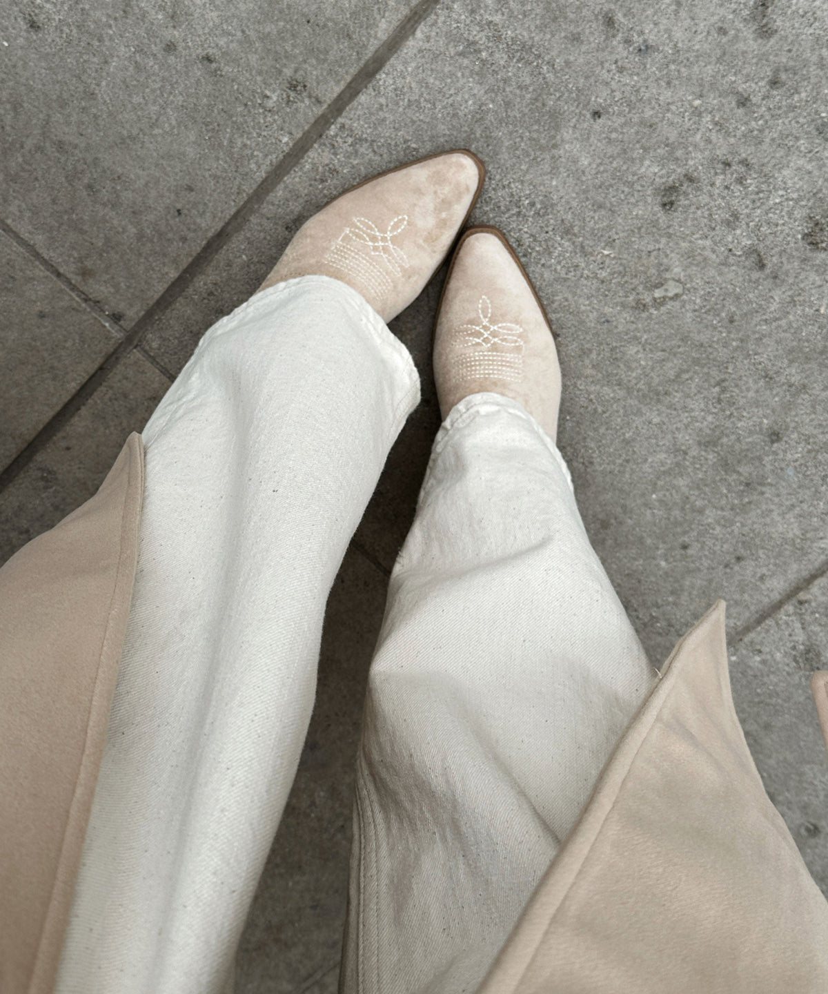 Botas Cowboy Beige | Conforto Médio, Camurça Vegana
