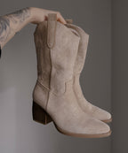 Botas Cowboy Beige | Conforto Médio, Camurça Vegana