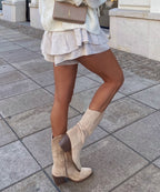 Botas Cowboy Beige | Conforto Médio, Camurça Vegana