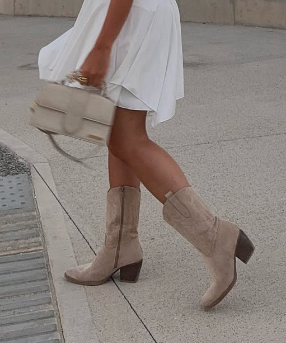 Botas Cowboy Beige | Conforto Médio, Camurça Vegana
