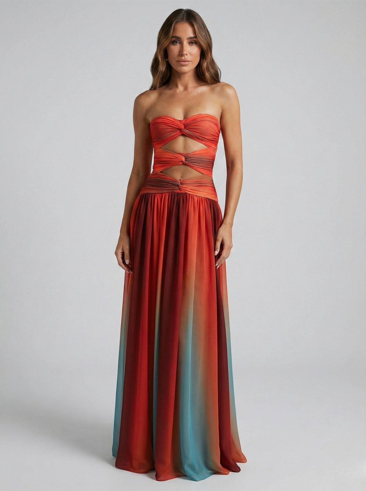 Vestido maxi tomara que caia com recortes vazados silhueta A-line