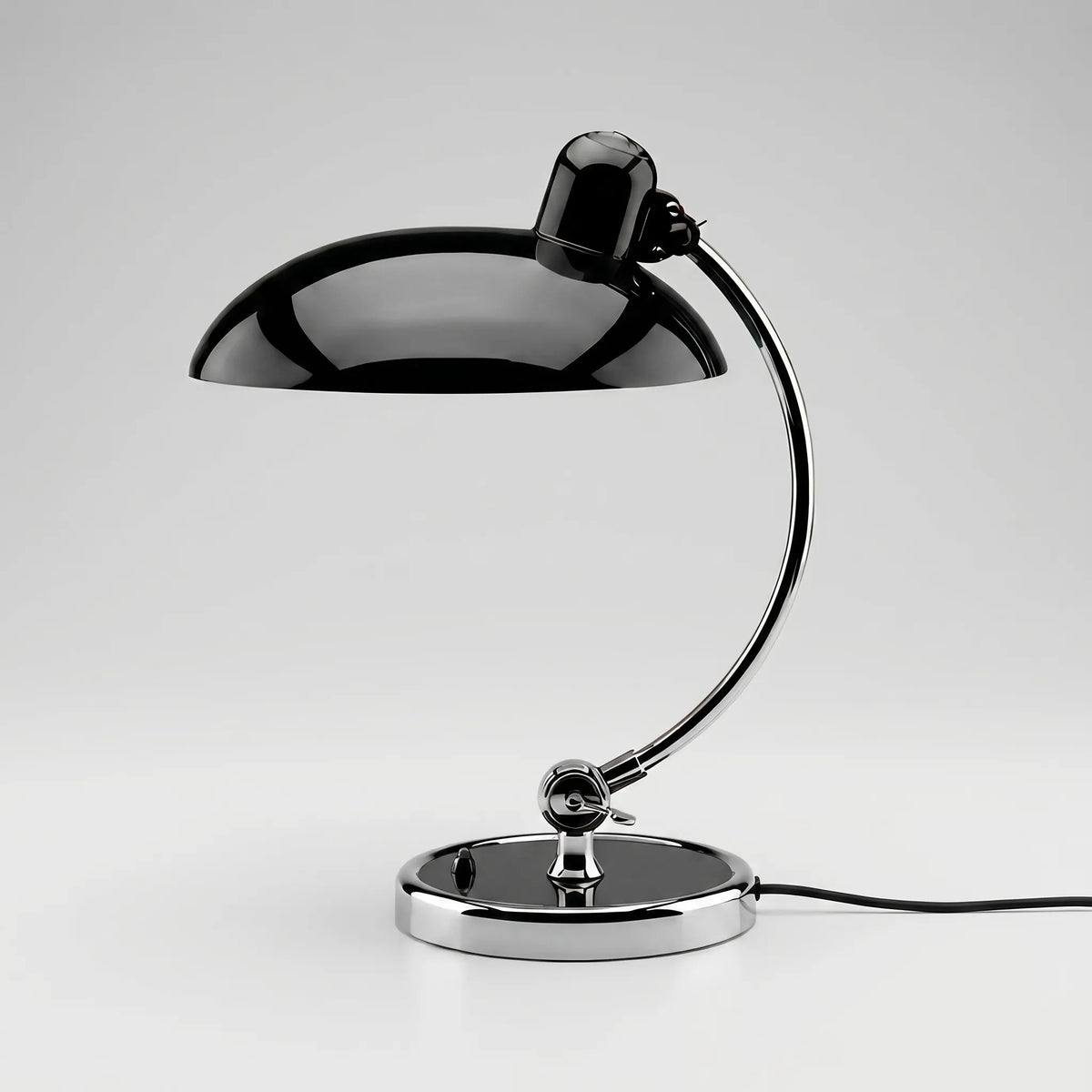 Noor | Candeeiro de Mesa com Braço Ajustável | Design Retro, Cúpula Clássica | Metal Resistente