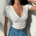 Blusa Cropped Floral | Gola V, Manga Curta | Verão 2025