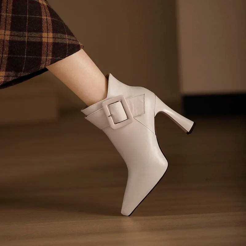 Della | Botas Ankle Femininas com Fivela