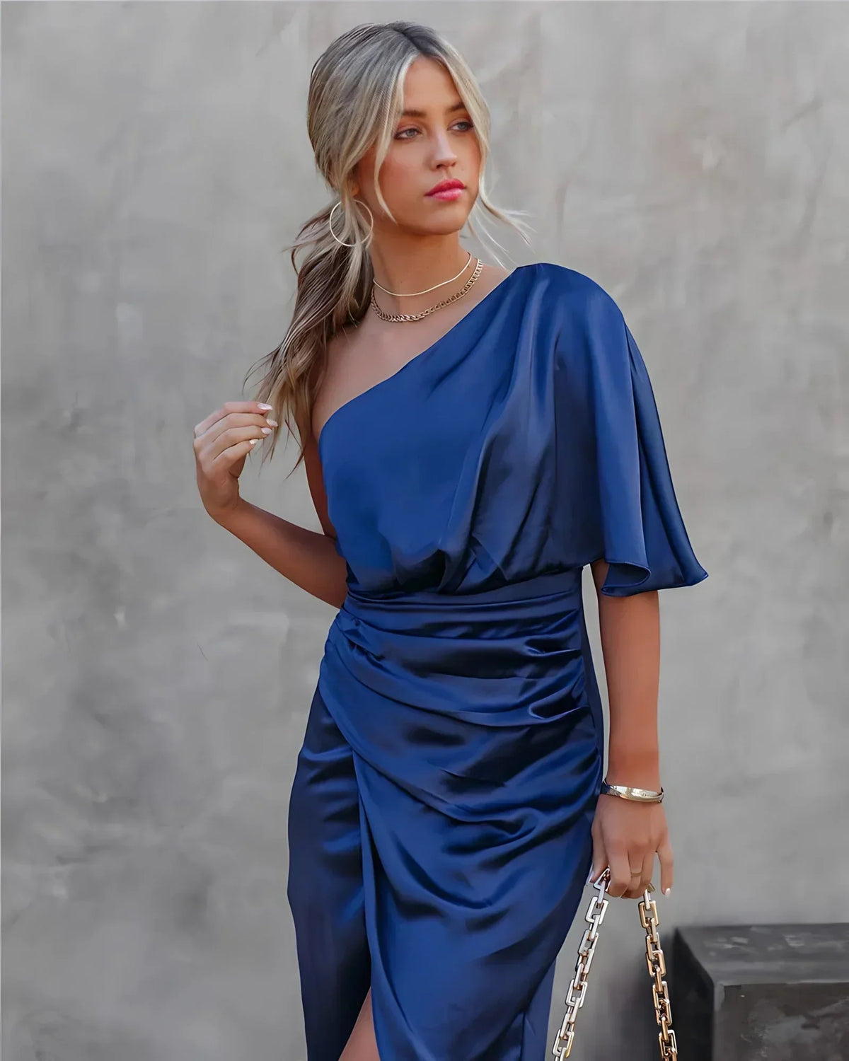 Jade | Vestido Midi Assimétrico Drapejado Feminino Ombro a Nu
