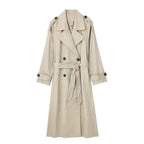 Roupa feminina urbana moderna estilo citadino contemporâneo