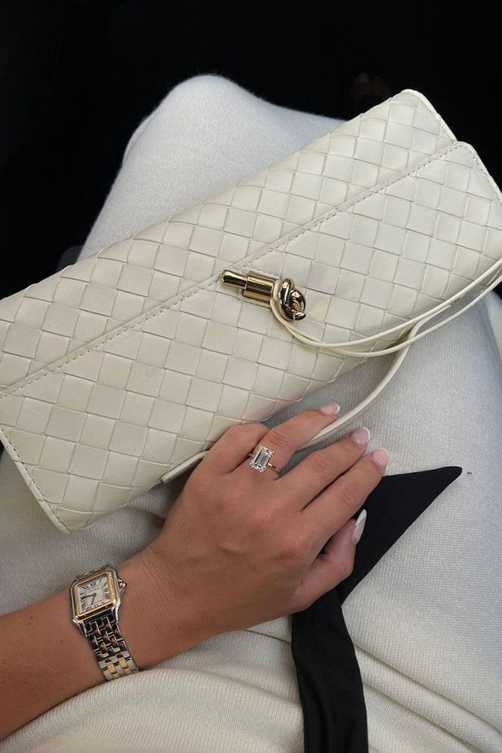 Tindra | Bolsa Clutch Baguette Feminina Nó Dourado