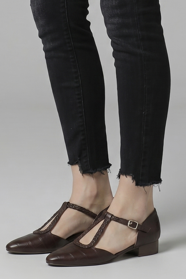 Iris | Sapatilhas Mary Jane Femininas Bico Fino Fivela