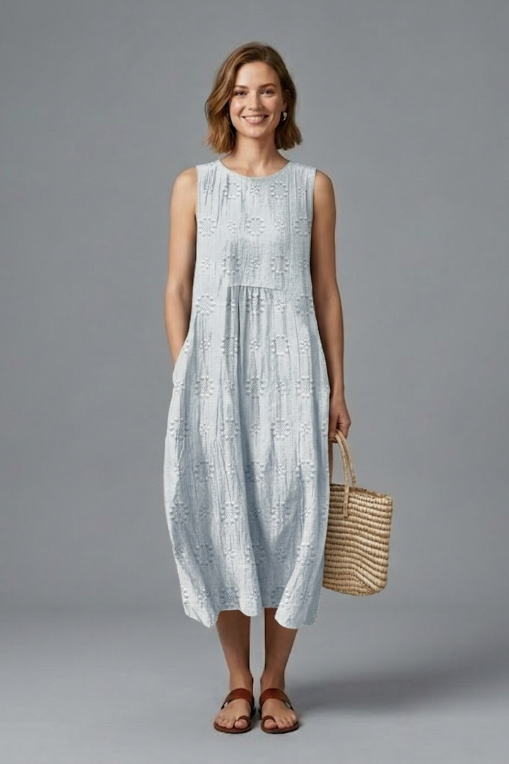 Vestido midi feminino gola redonda sem mangas com superfície texturizada e bolsos laterais