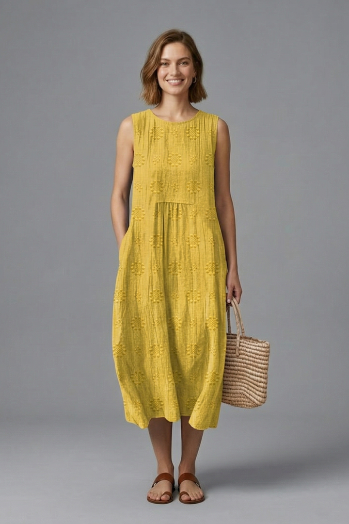 Vestido midi feminino gola redonda sem mangas com superfície texturizada e bolsos laterais