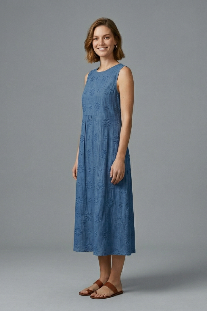 Vestido midi feminino gola redonda sem mangas com superfície texturizada e bolsos laterais