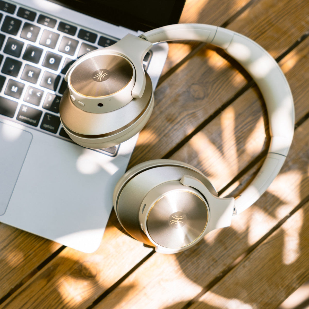 Dione | Headphones Bluetooth Cancelamento Ativo de Ruído Sem Fio