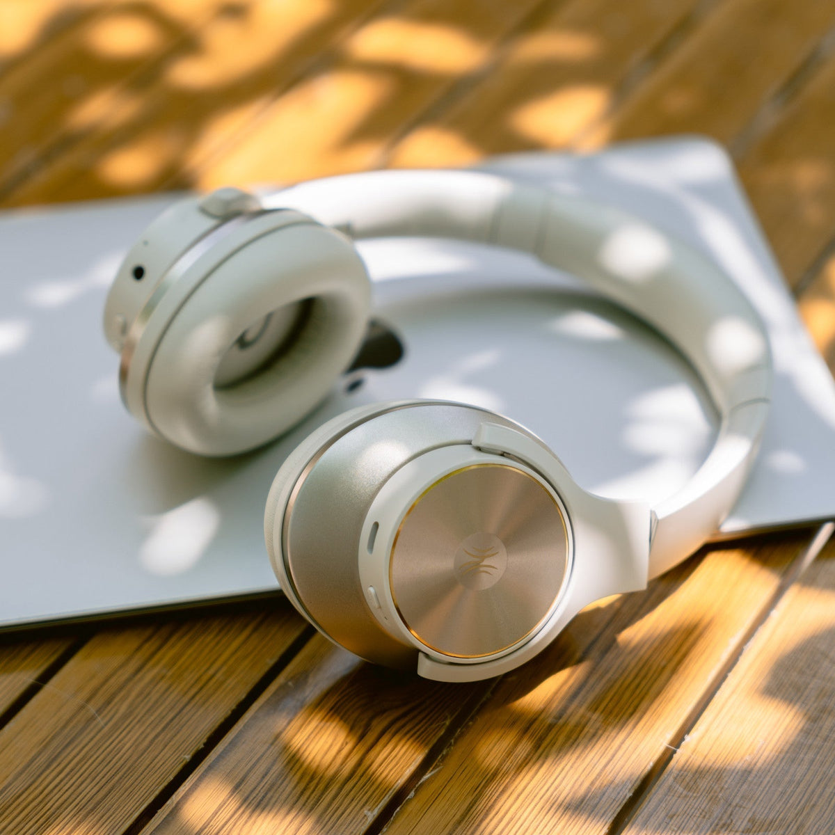 Dione | Headphones Bluetooth Cancelamento Ativo de Ruído Sem Fio