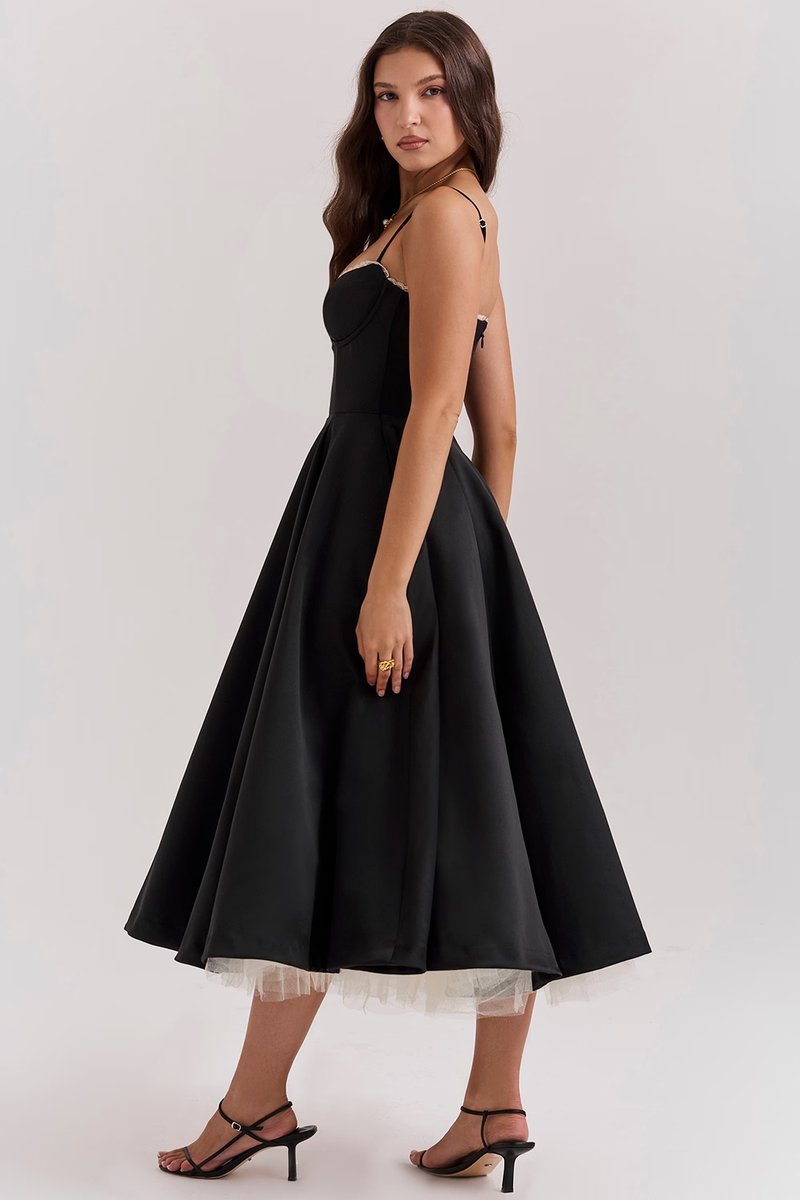 Freya | Vestido Midi Feminino Evasê com Alças Ajustáveis e Bojo