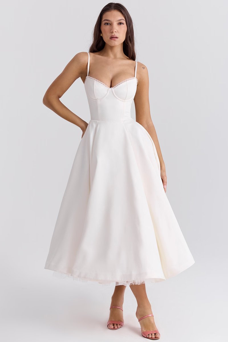 Freya | Vestido Midi Feminino Evasê com Alças Ajustáveis e Bojo