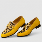 Jade | Chinelos Slip-On Estampa Animal | Rasteiras Femininas Amarelas | Fivela Metálica