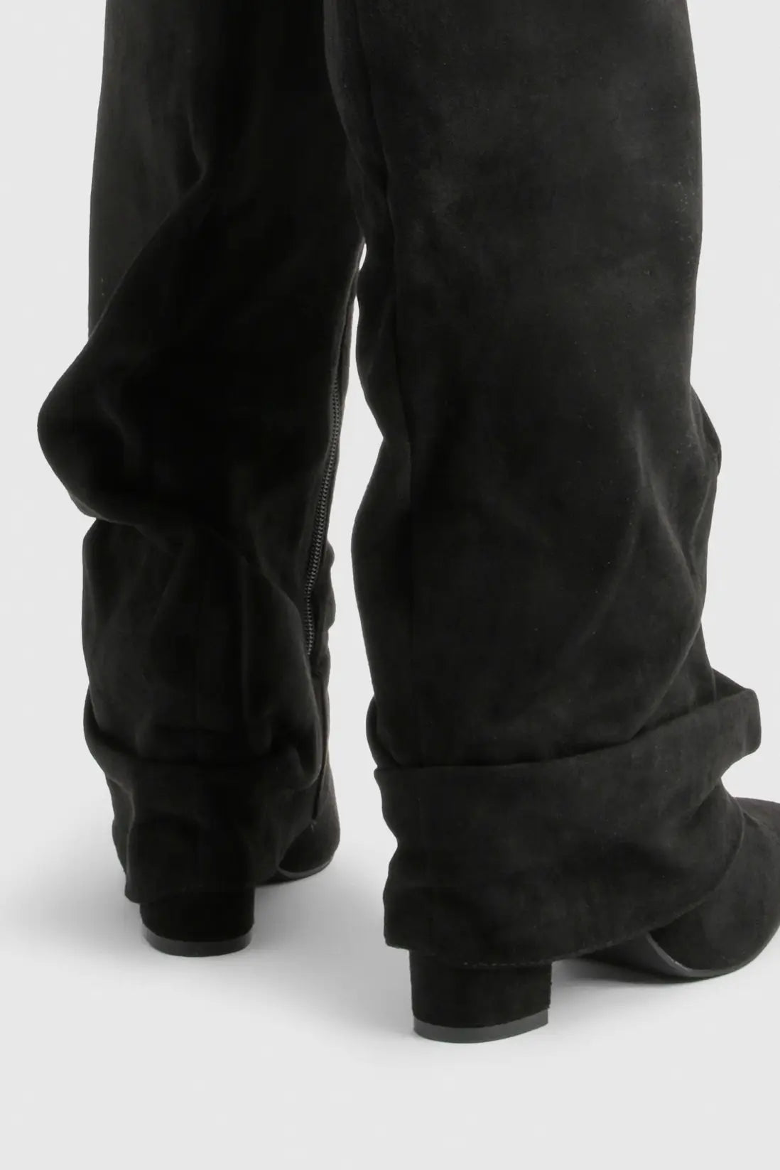 Botas Slouch Femininas | Bico Pontiagudo e Salto Baixo