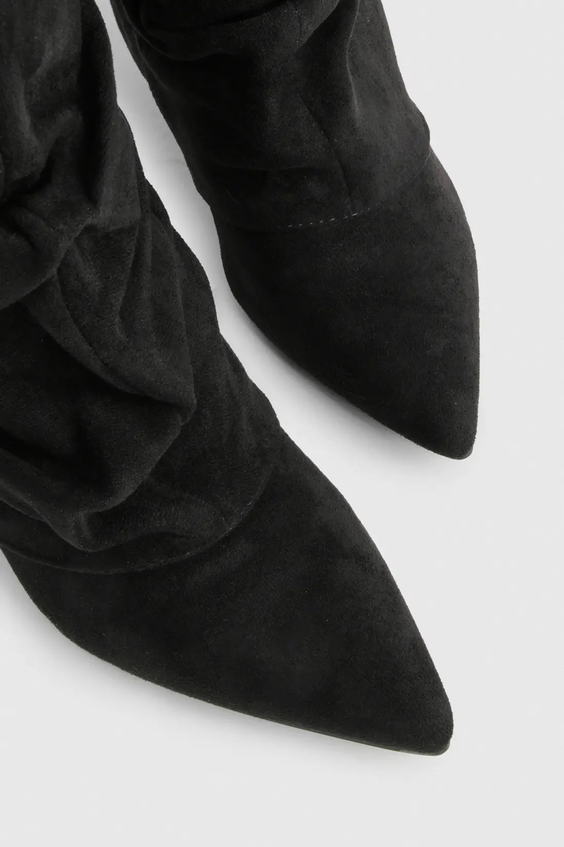 Botas Slouch Femininas | Bico Pontiagudo e Salto Baixo