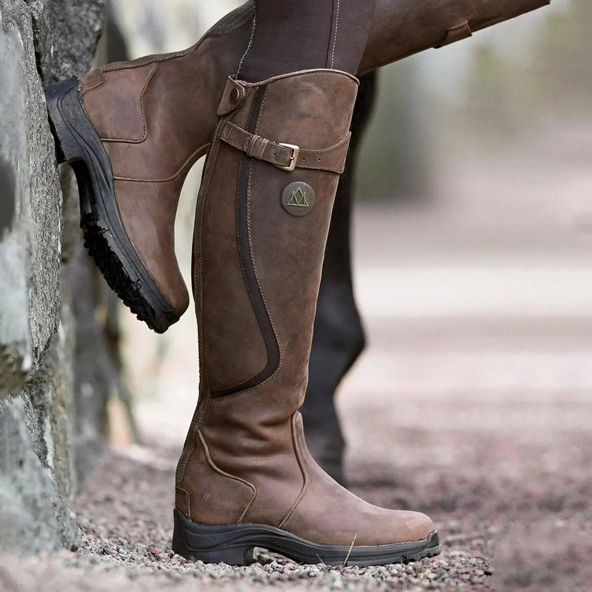 Botas Impermeáveis Cano Alto | Mulher, Couro, Fivela