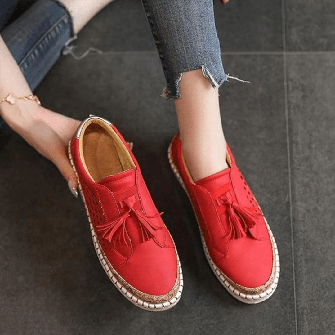 Mulher Ténis Slip-On Perfurado com Borla