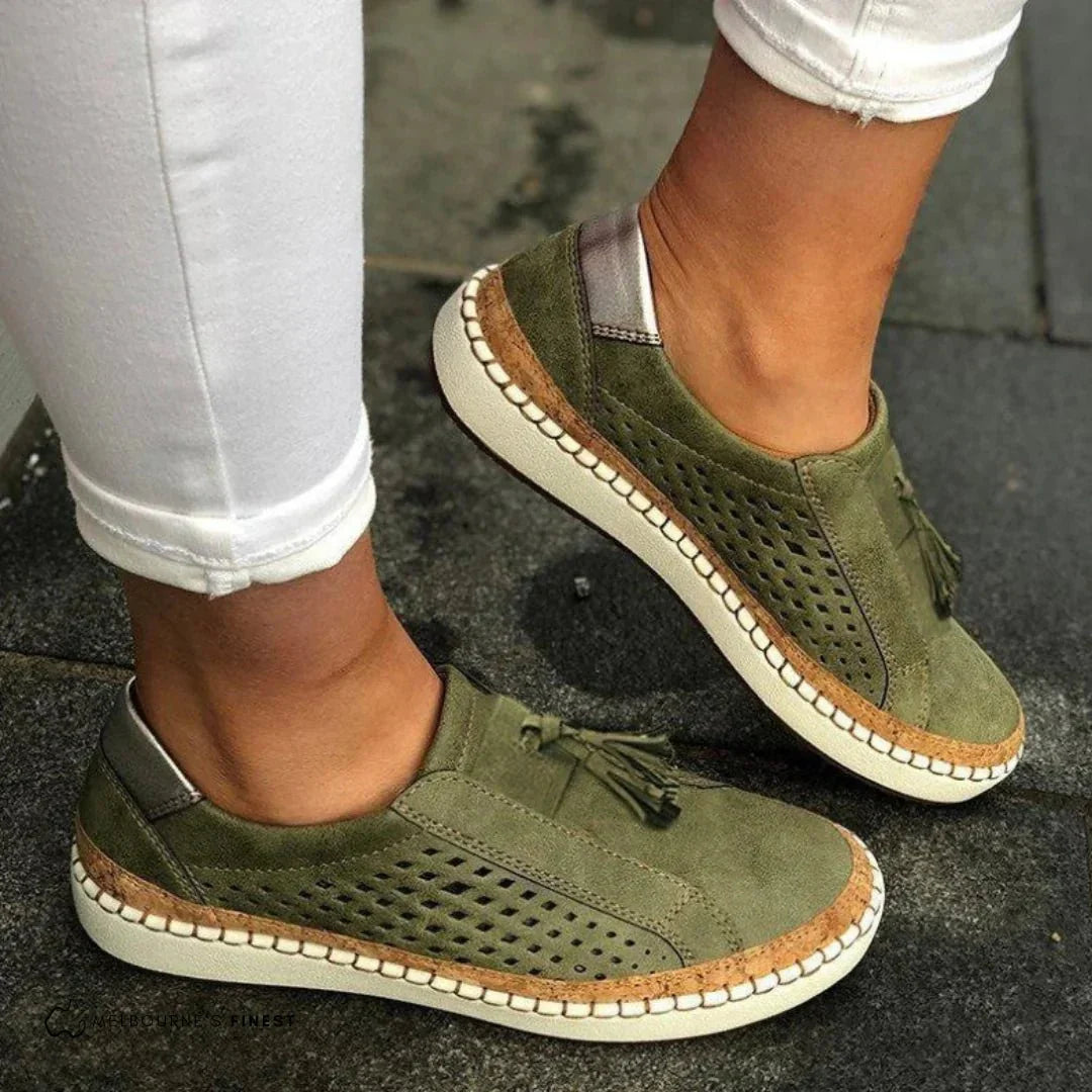 Mulher Ténis Slip-On Perfurado com Borla