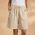 Shorts feminino algodão relaxed fit com cós elástico e cordão regulável