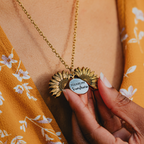 Colar Feminino | Sol, Pingente Delicado, Banhado a Ouro | Elsa